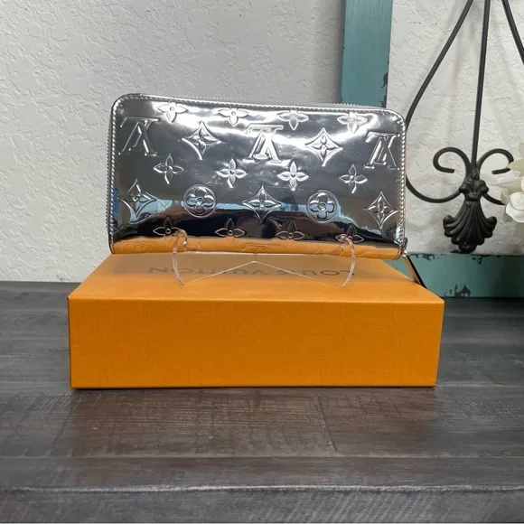💫SOLD LV Zippy Wallet Silver Monogram Miroir - Picture 3 of 16